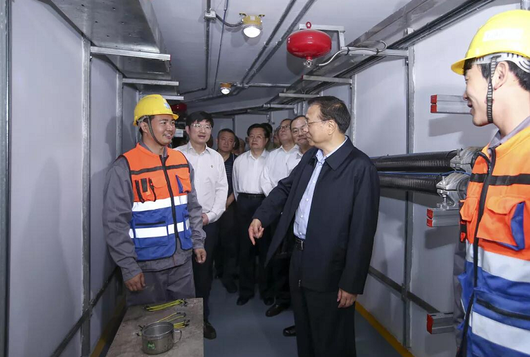 李总理总理视察中建一局安装企业武汉地下综合管廊.png