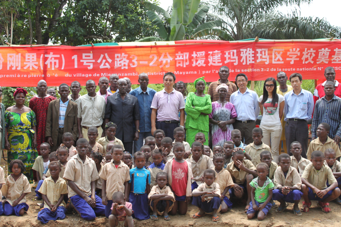7 2012年2月，中建五局土木企业3-2项目援建玛雅玛区学校.jpg